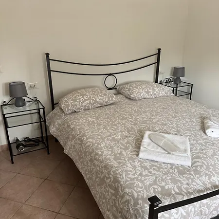 “coccole Nel Borgo” 2min To Outlet דירה סראוואלה סקריביה